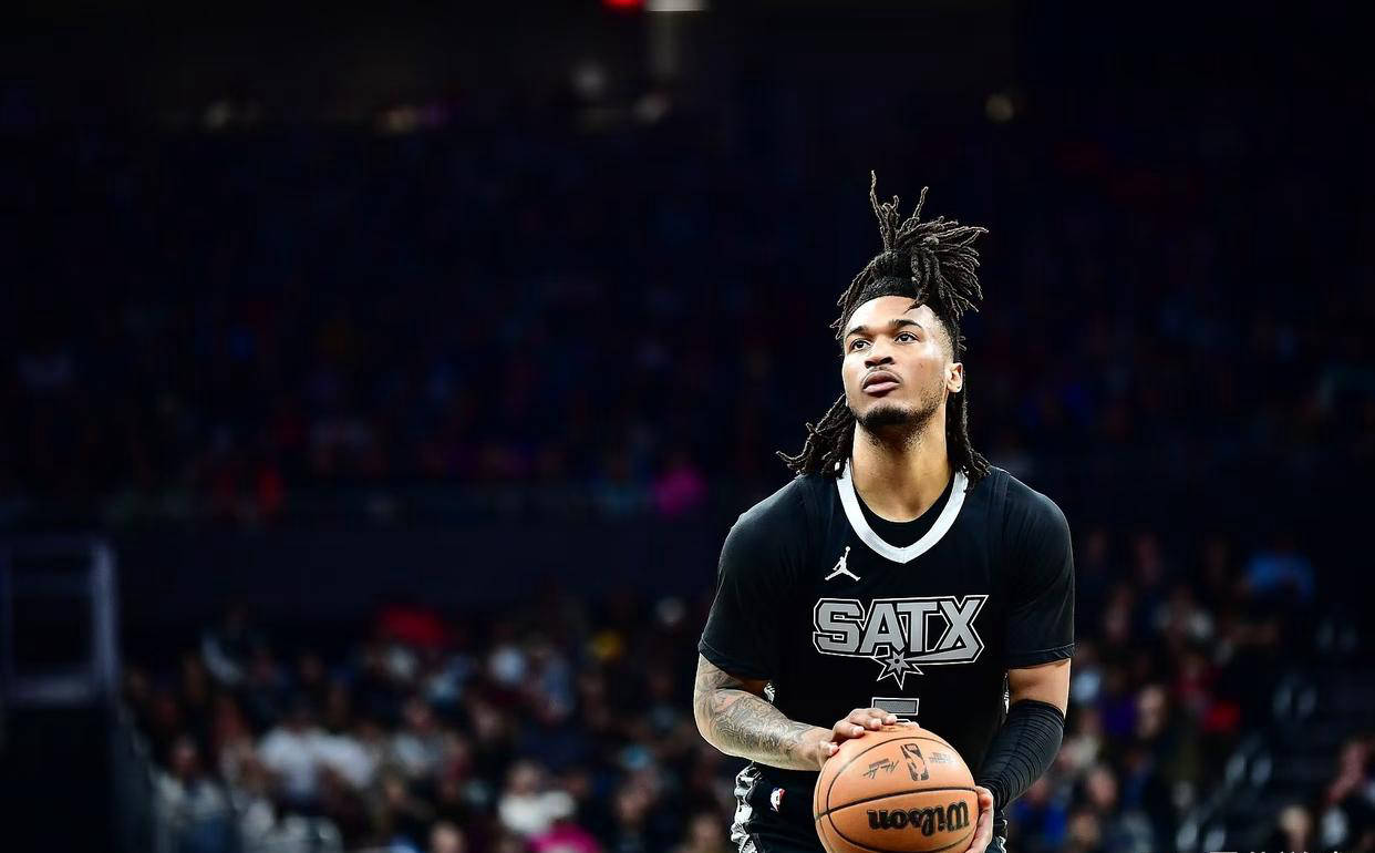 包含独行侠惊艳全场，爆发新星助攻爆棚，险胜逆转取胜！的词条