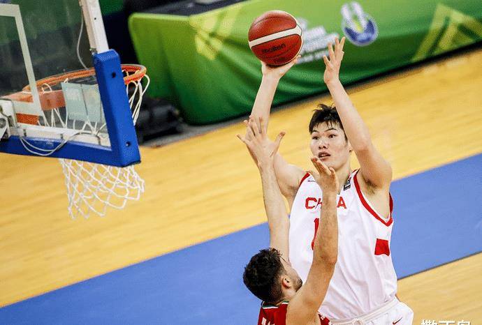 Rookie在美国队比赛中出色防守，挺进下一轮引发热议！