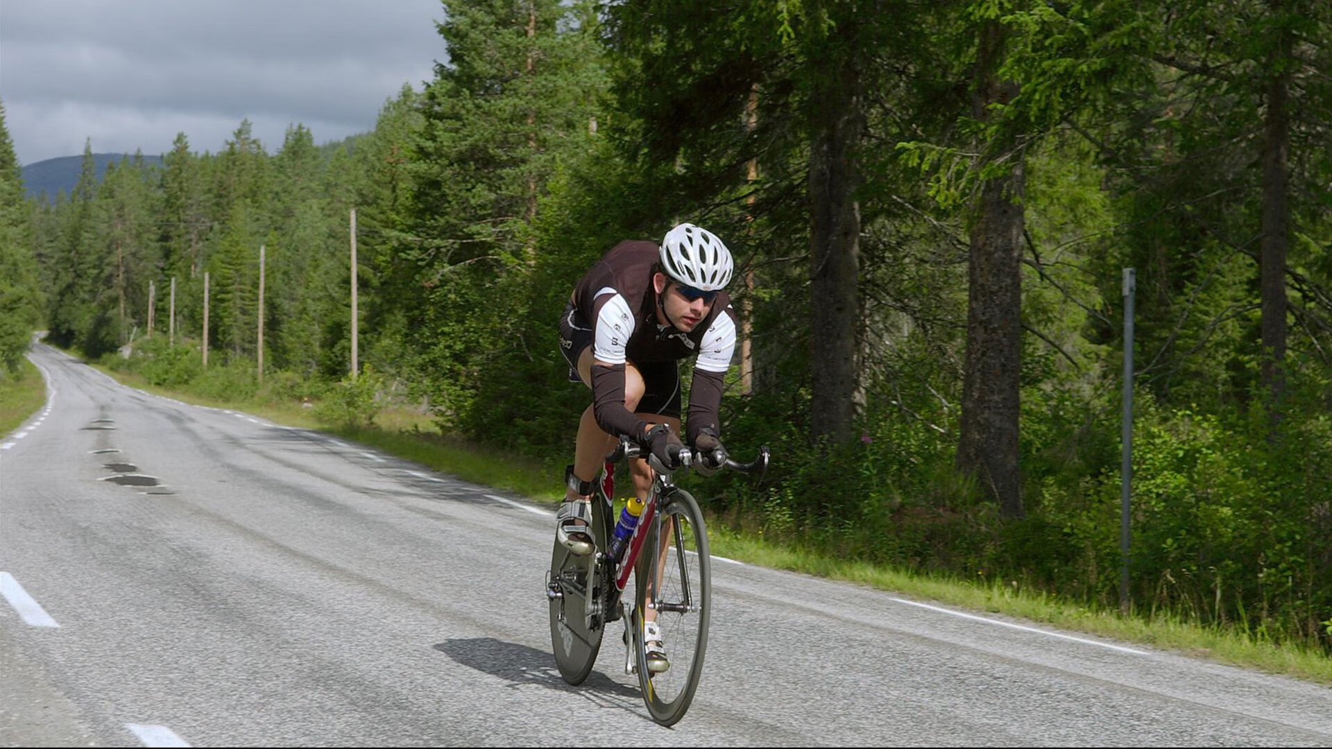 穆古鲁扎重返赛场，反败为胜首场状态出色，曼联观众沸腾！赛场气氛高涨